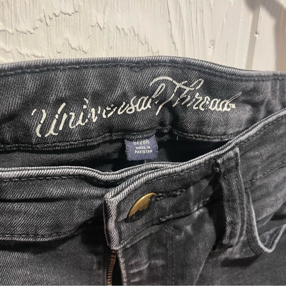 Universal Thread Women’s Denim Shorts - Picture 2 of 5